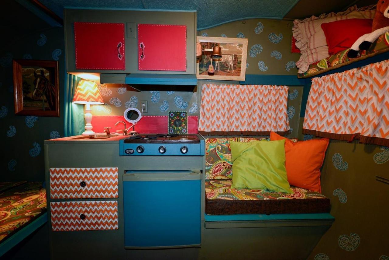 Lone Star Glamp Inn Warrenton Екстер'єр фото