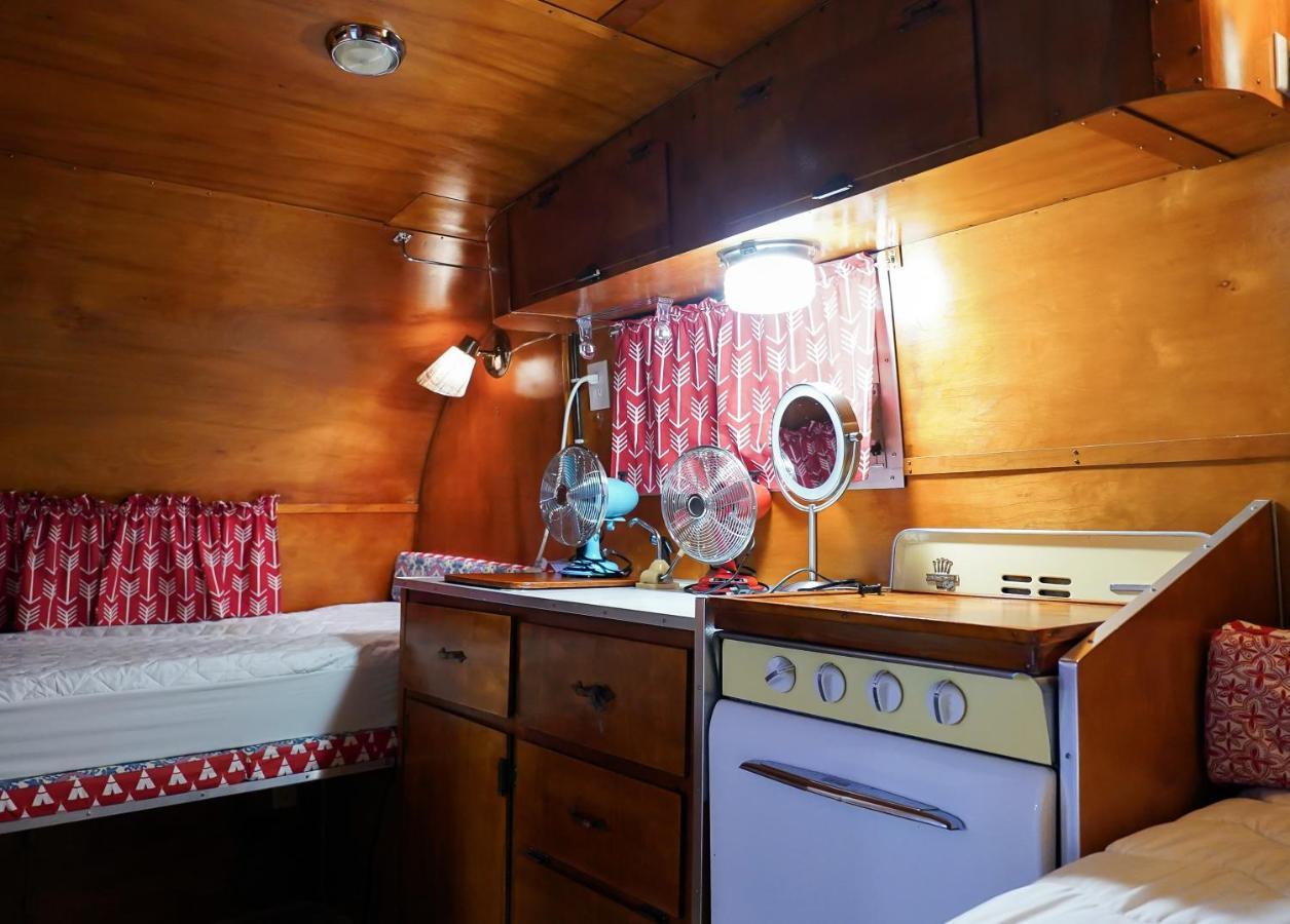 Lone Star Glamp Inn Warrenton Екстер'єр фото