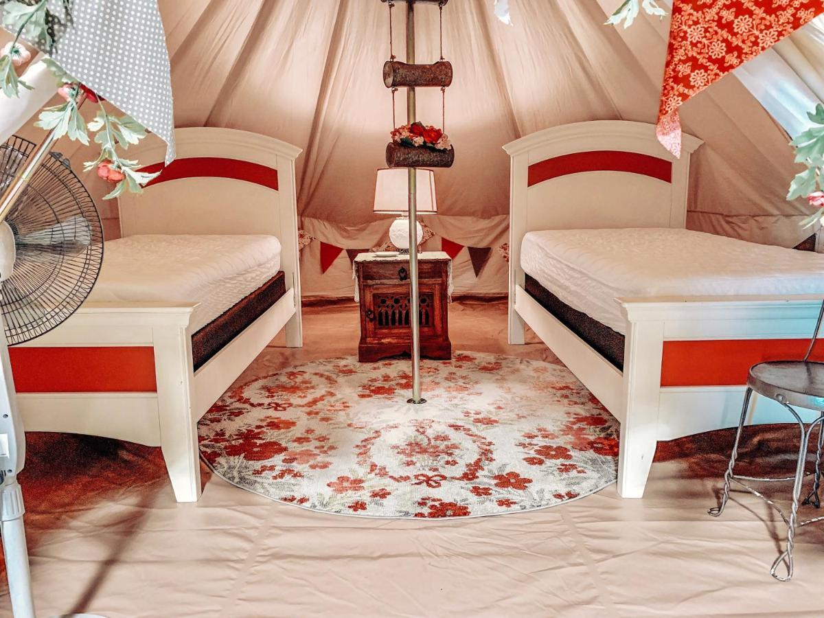 Lone Star Glamp Inn Warrenton Екстер'єр фото