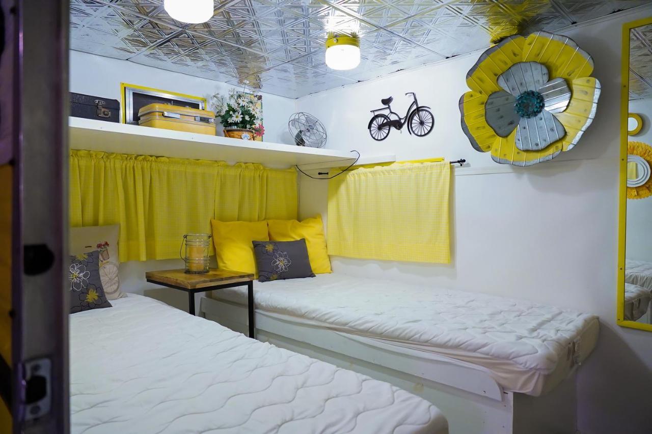 Lone Star Glamp Inn Warrenton Екстер'єр фото