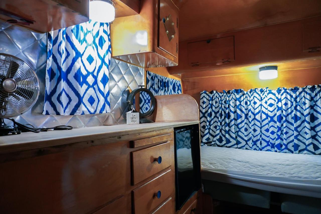 Lone Star Glamp Inn Warrenton Екстер'єр фото