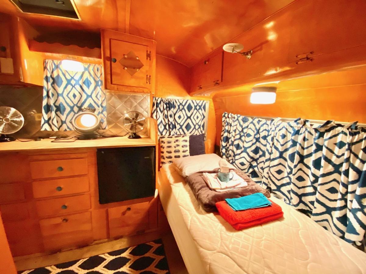 Lone Star Glamp Inn Warrenton Екстер'єр фото