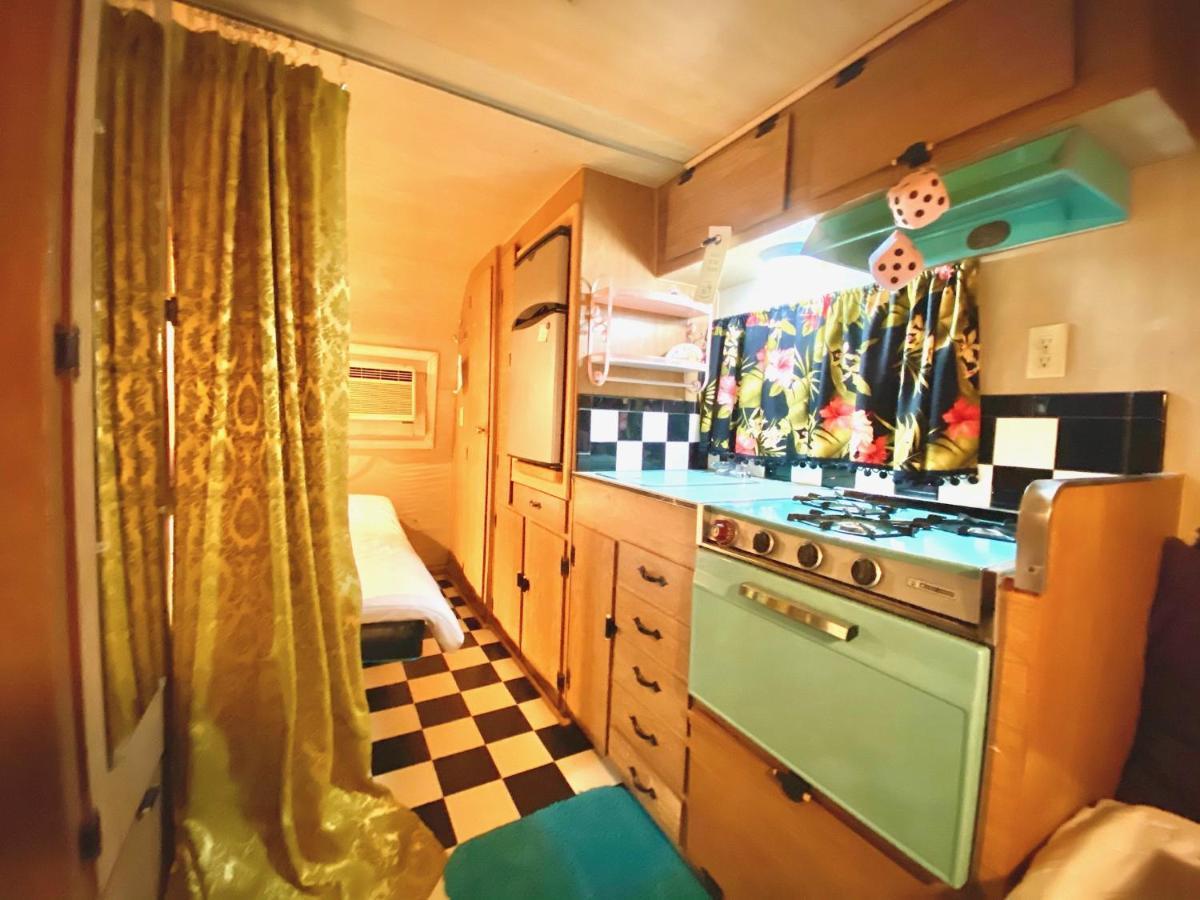 Lone Star Glamp Inn Warrenton Екстер'єр фото