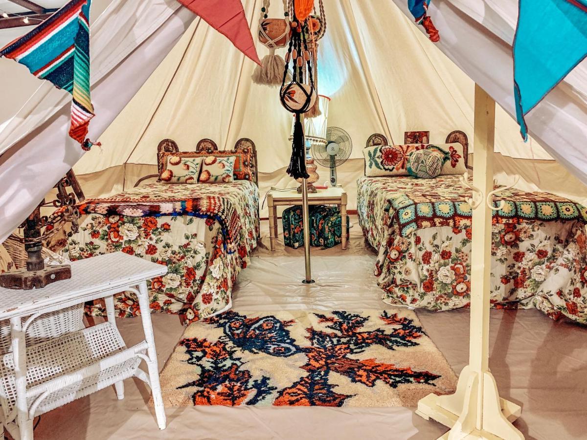 Lone Star Glamp Inn Warrenton Екстер'єр фото