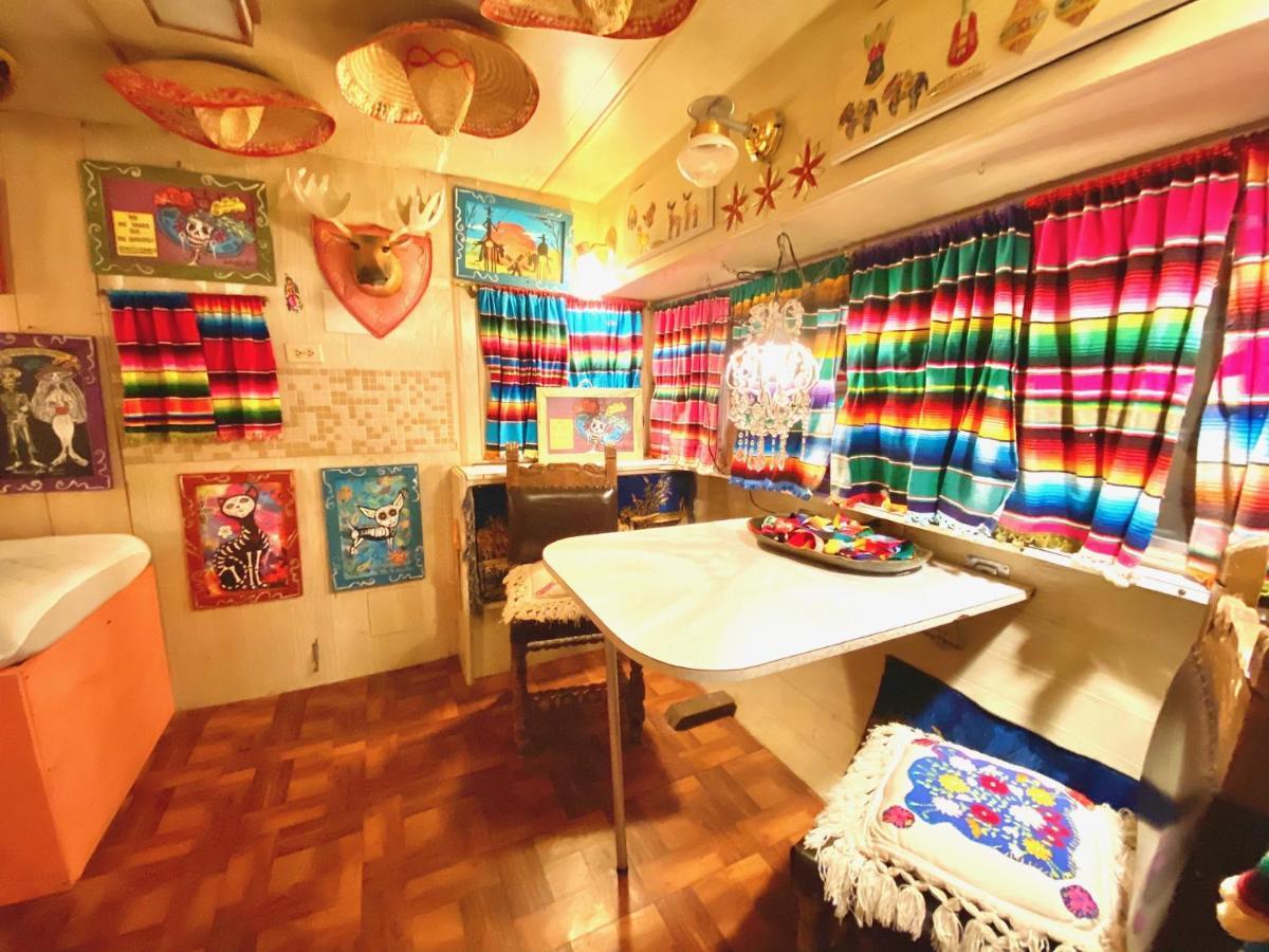 Lone Star Glamp Inn Warrenton Екстер'єр фото